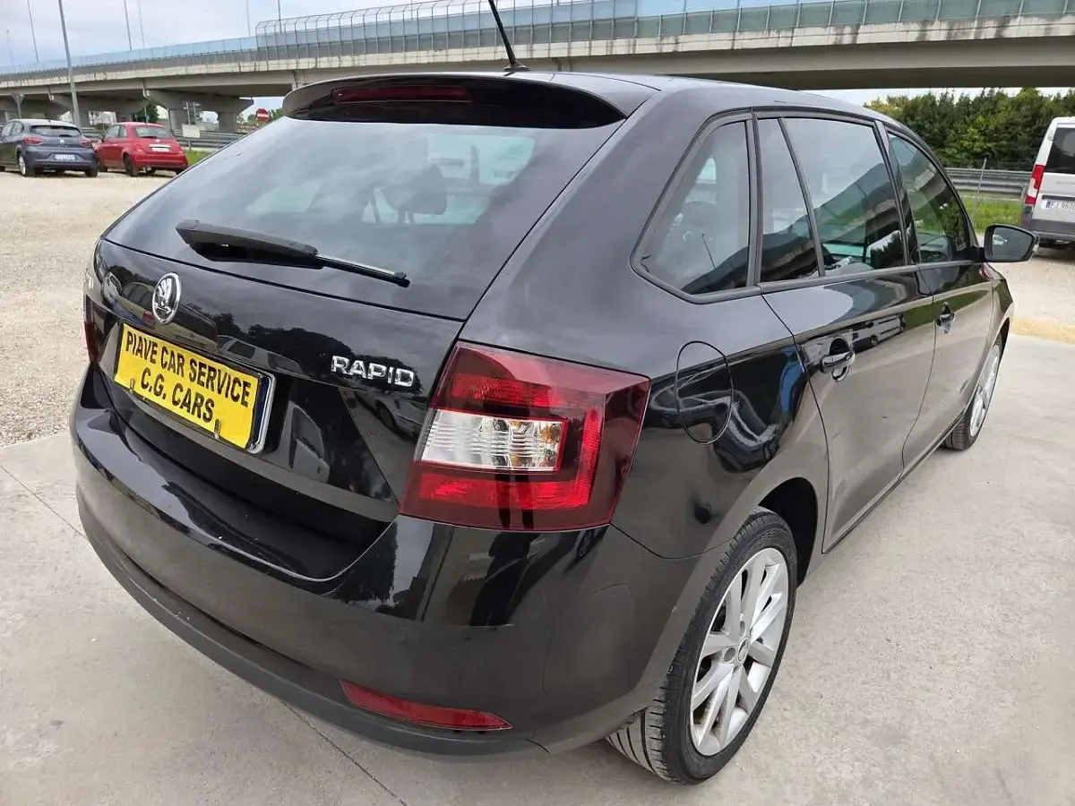 Usata Skoda Rapid 90 CV (66 kW) 2018 Nero Utilitaria
