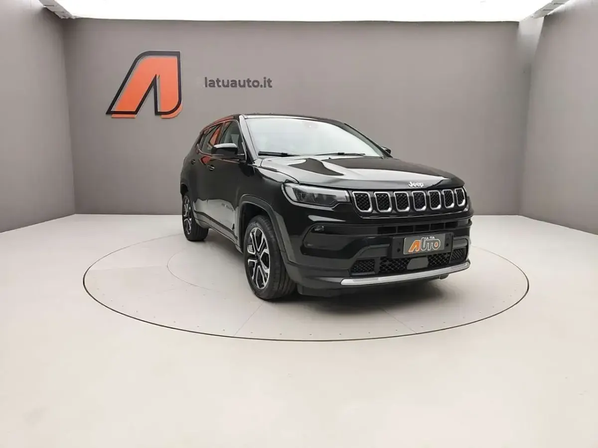 Usata Jeep Compass Altitude 131 CV (96 kW) 2024 Solid black SUV
