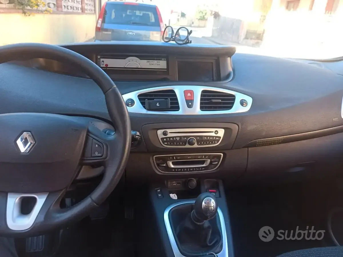 Usata Renault Mégane 100 CV (73 kW) 2010 Grigio Monovolume