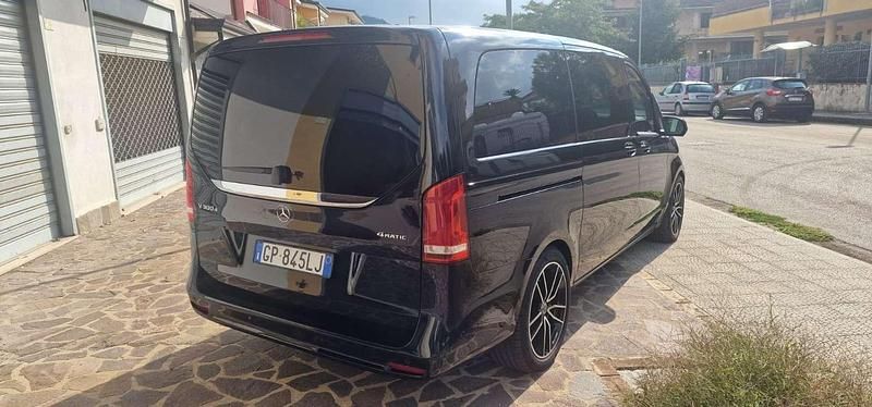 Usata Mercedes 300 Premium 239 CV (175 kW) 2023 Monovolume
