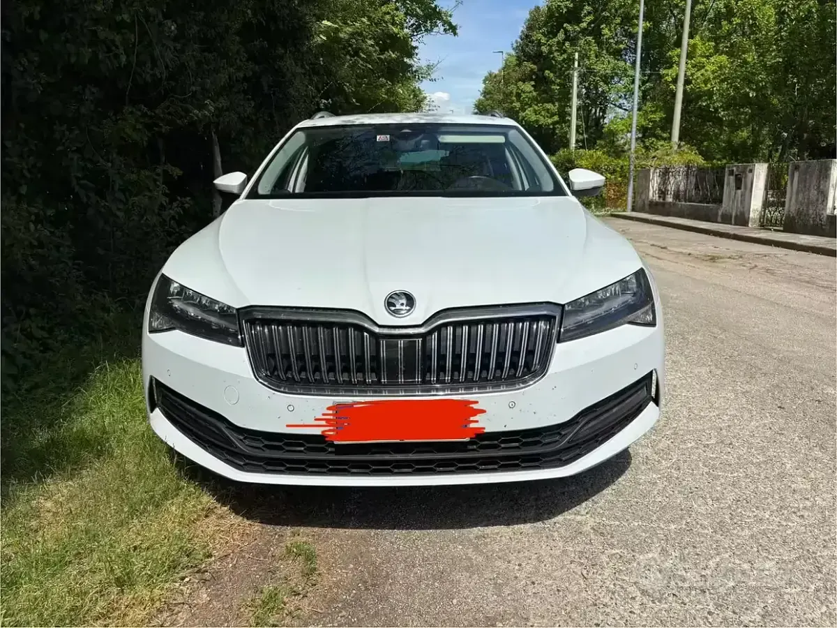 Käytetty Skoda Superb 150 HP (110 kW) 2022 Valkoinen Farmari