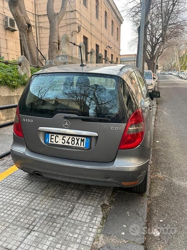 Usata Mercedes A180 Premium 109 CV (80 kW) 2010 Grigio Berlina