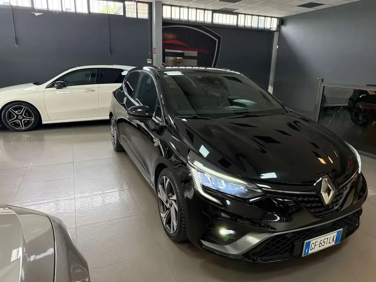 Usado Renault Clio V R.S. 91 HP (66 kW) 2021 Preto Sedan
