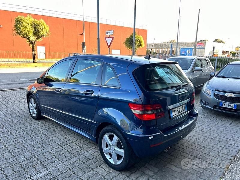 Usata Mercedes B200 140 CV (102 kW) 2006 Blu Monovolume