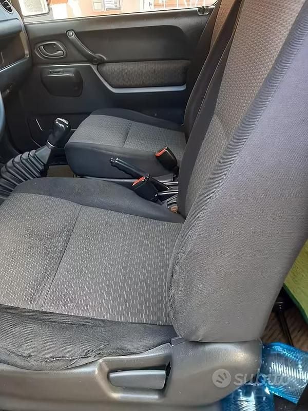 Usata Suzuki Jimny 65 CV (47 kW) 2007 Nero SUV
