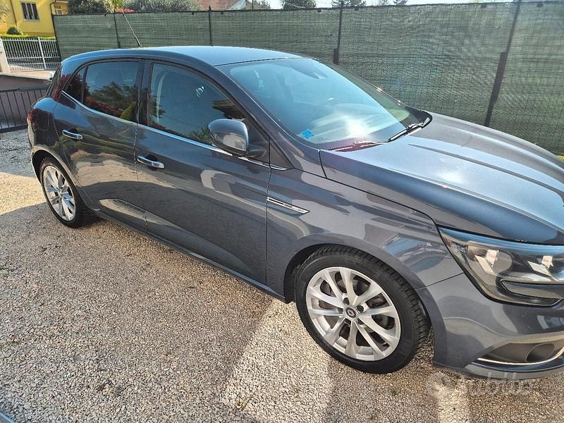 Usata Renault Mégane IV 110 CV (80 kW) 2017 Grigio Berlina