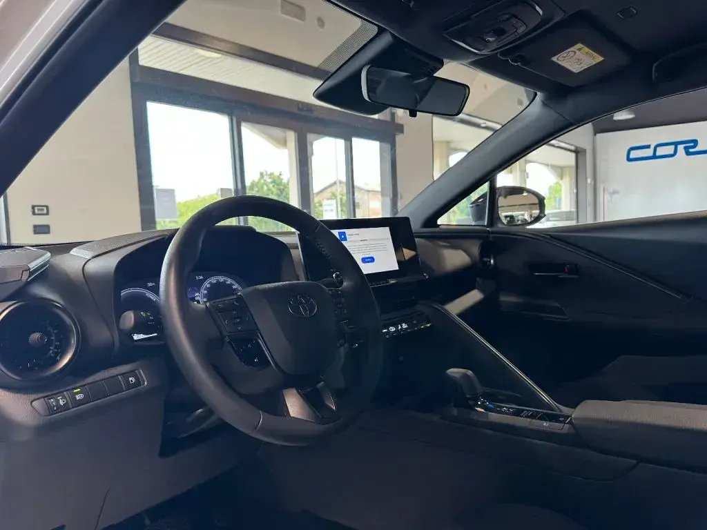Usata Toyota C-HR Active 140 CV (102 kW) 2024 Bianco SUV