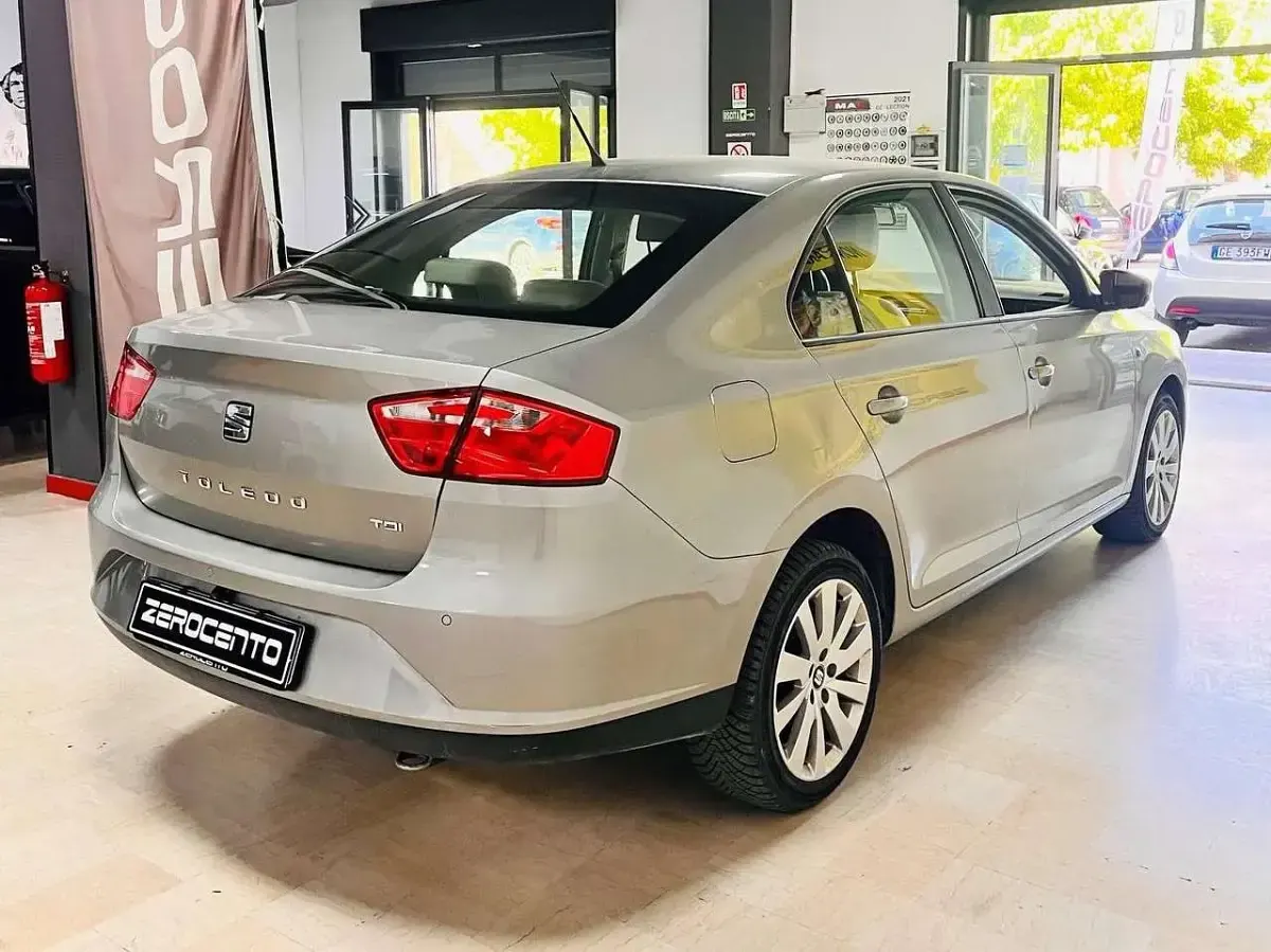 Usata Seat Toledo Style 105 CV (77 kW) 2014 Bronzo Utilitaria