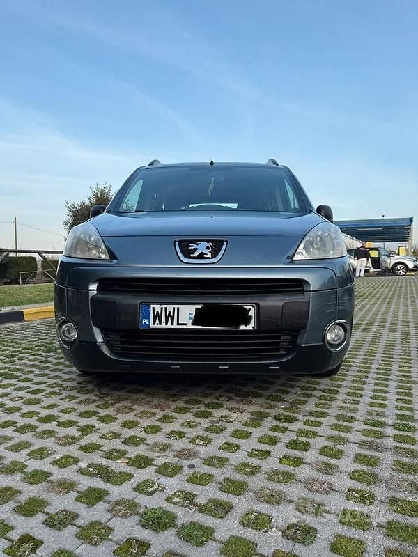 Grigio Usata 2011 Peugeot Partner Monovolume | 4200 € (Buon prezzo) - Immagine 1/4