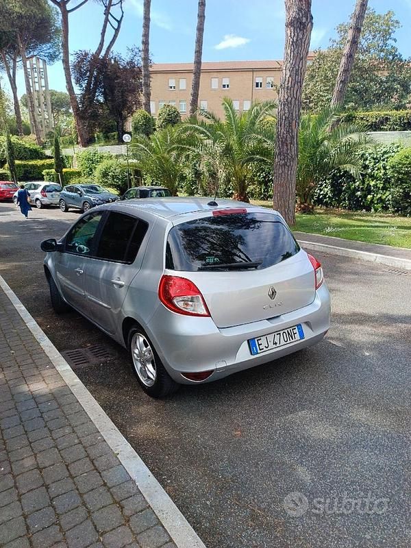 Usata Renault Clio II 75 CV (55 kW) 2011 Grigio Berlina