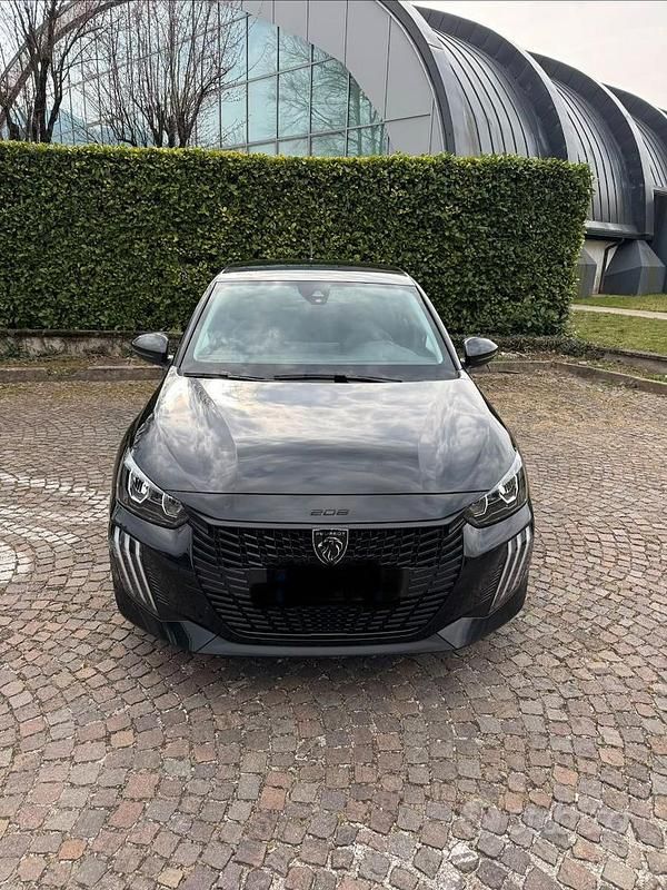 Usata Peugeot 208 Active 75 CV (55 kW) 2024 Nero Utilitaria