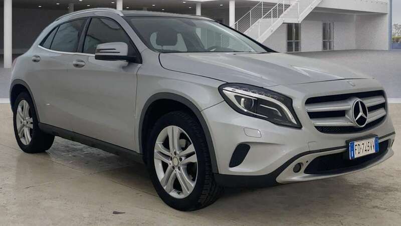 Usata Mercedes GLA200 Premium 156 CV (114 kW) 2016 Argento SUV