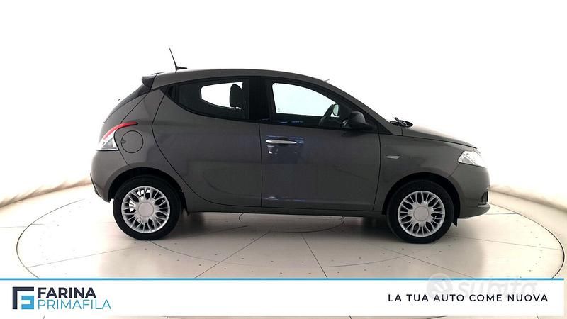 Usata Lancia Ypsilon Gold 69 CV (50 kW) 2022 Grigio scuro Utilitaria