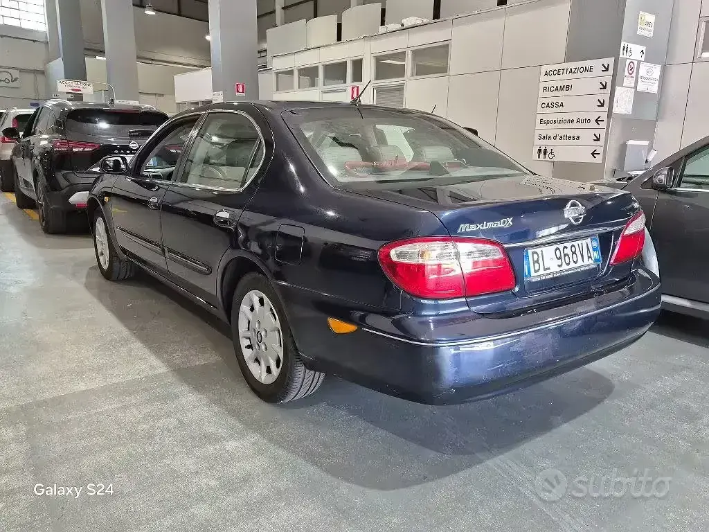 Usata Nissan Maxima 140 CV (102 kW) 2000 Blu Berlina