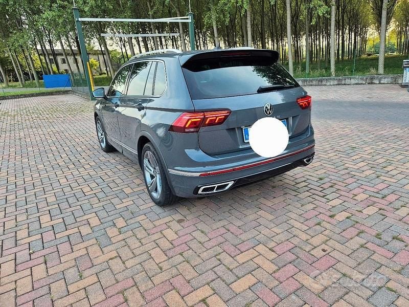 Usata VW Tiguan R-line 150 CV (110 kW) 2020 Grigio SUV