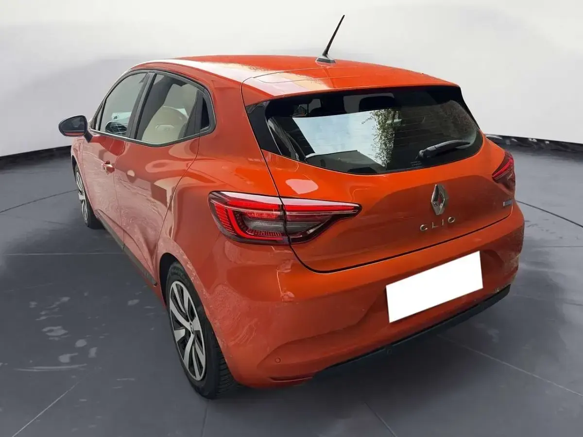 Usata Renault Clio Equilibre 140 CV (102 kW) 2023 Arancione Utilitaria