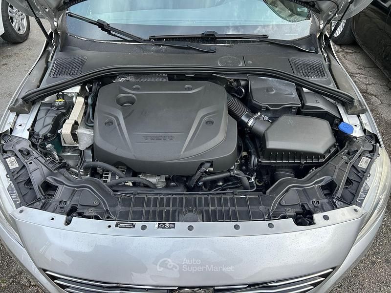 Argento Usata 2017 Volvo V60 Station wagon | 10.499 € (Buon prezzo) - Immagine 1/4