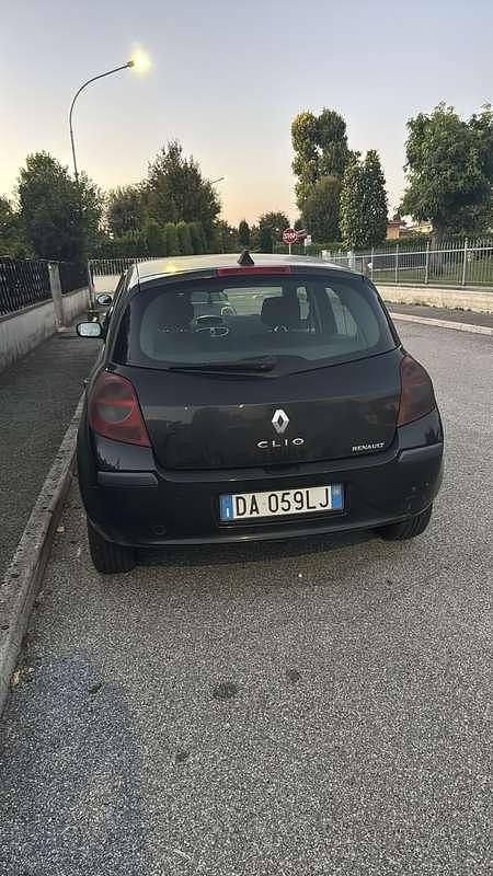 Usata Renault Clio II 68 CV (50 kW) 2006 Berlina