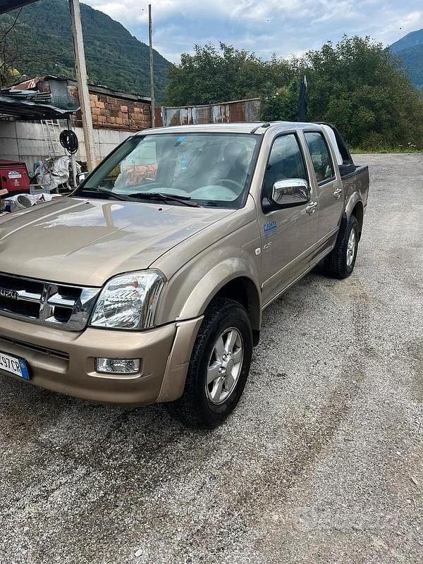 Usata Isuzu D-Max 131 CV (96 kW) 2005 Grigio Pick-up