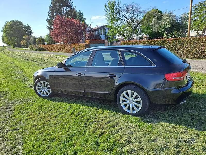 Usata Audi A4 Advanced Plus 120 CV (88 kW) 2010 Nero Station wagon