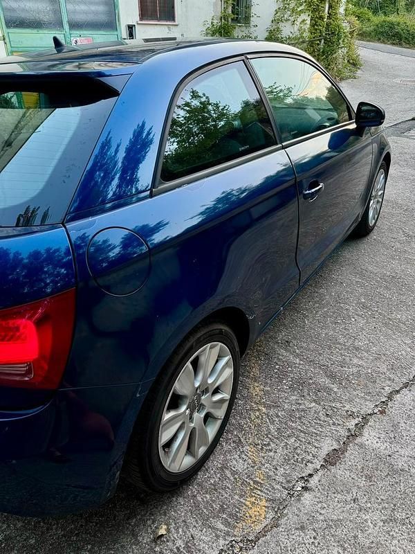 Usata Audi A1 105 CV (77 kW) 2012 Blu Utilitaria