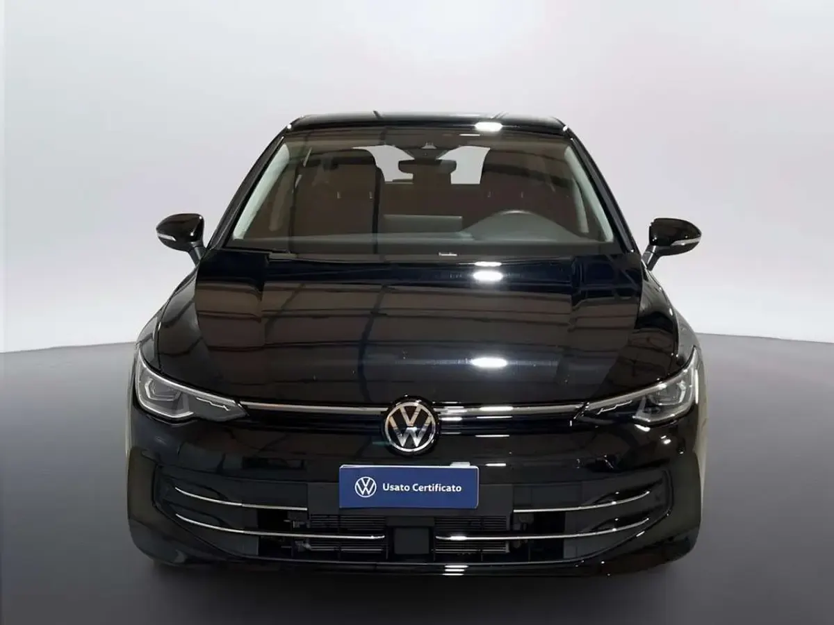 Usata VW Golf VIII Style 150 CV (110 kW) 2025 Grenadill black metallizzato Berlina