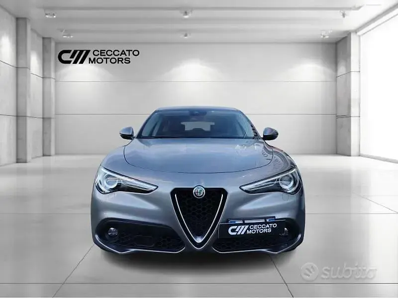 Usata Alfa Romeo Stelvio Business 180 CV (132 kW) 2017 Grigio SUV