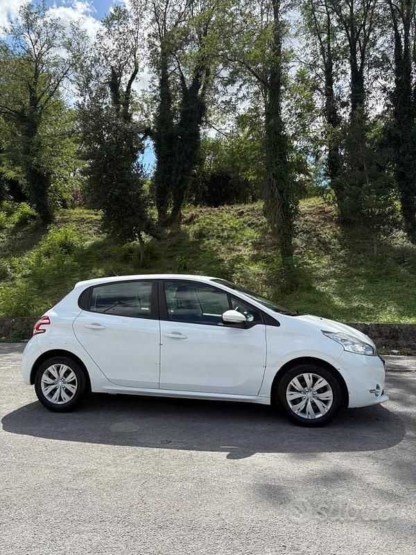 Usata Peugeot 208 82 CV (60 kW) 2013 Bianco Utilitaria
