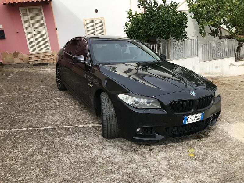 Nero Usata 2012 BMW 520 M Sport Tre volumi | 12.500 € (Ottimo prezzo) - Immagine 1/4