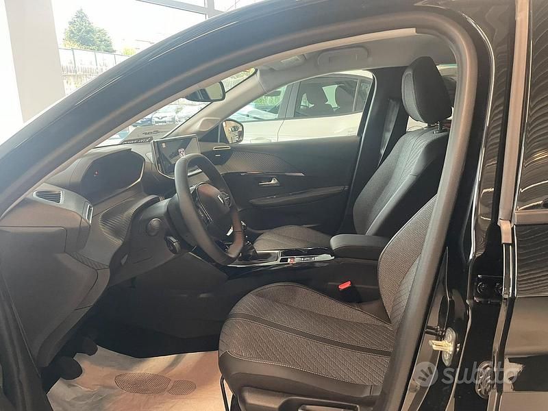Nuova Peugeot 208 Allure 101 CV (74 kW) 2025 Nero perla Utilitaria