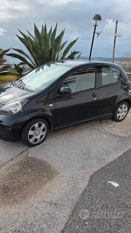Usata Toyota Aygo 67 CV (49 kW) 2007 Nero Utilitaria