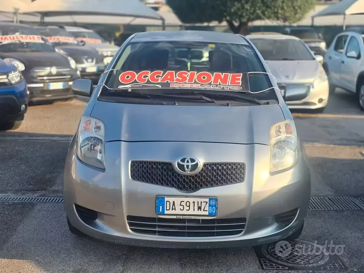 Usata Toyota Yaris 69 CV (50 kW) 2007 Grigio Utilitaria