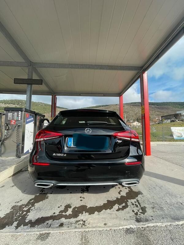 Usata Mercedes A180 116 CV (85 kW) 2020 Nero Utilitaria