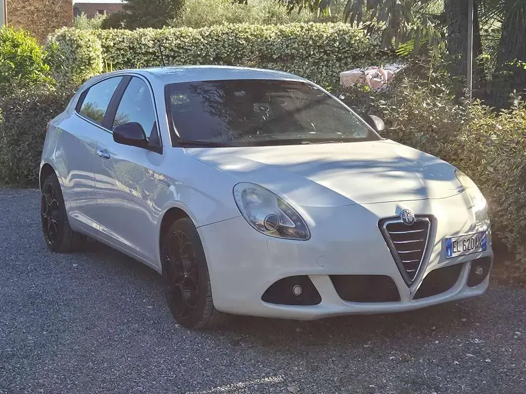 Usata Alfa Romeo Giulietta Distinctive 170 CV (125 kW) 2012 Bianco Utilitaria