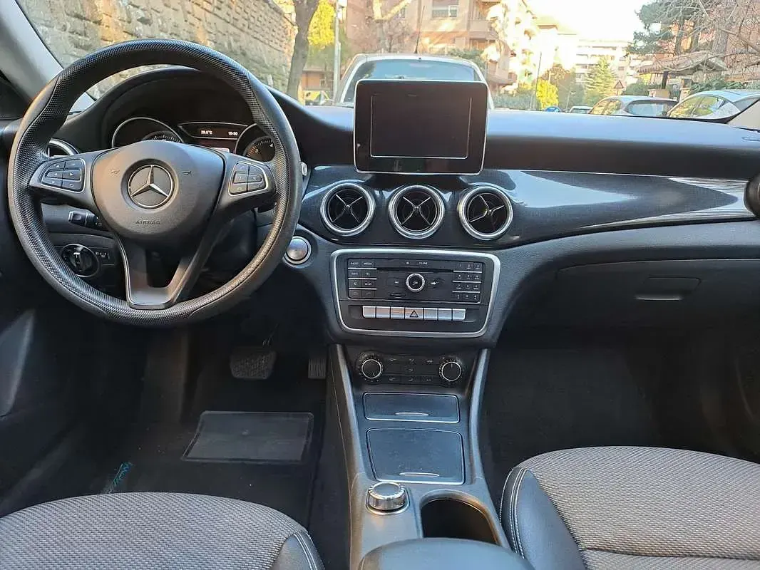 Usata Mercedes CLA200 Shooting Brake Business 136 CV (100 kW) 2017 Station wagon