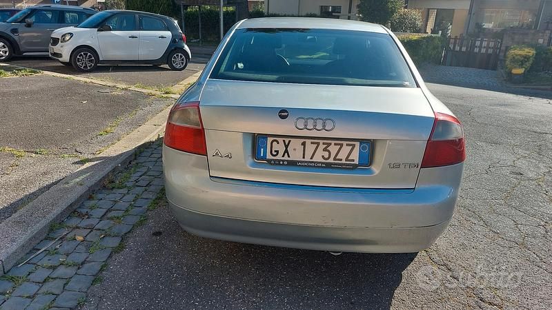 Begagnad Audi A4 Ambiente 131 HK (96 kW) 2003 Grå Sedan