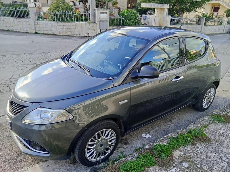 Usata Lancia Ypsilon 95 CV (69 kW) 2016 Utilitaria
