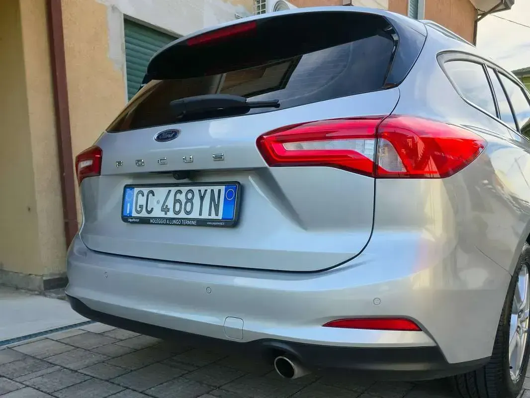 Usata Ford Focus 95 CV (69 kW) 2020 Grigio Station wagon