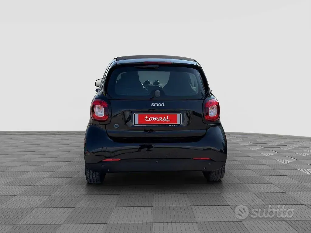 Usata Smart ForTwo Electric Drive Passion 41 kW (56 CV) 2021 Black con tridion black