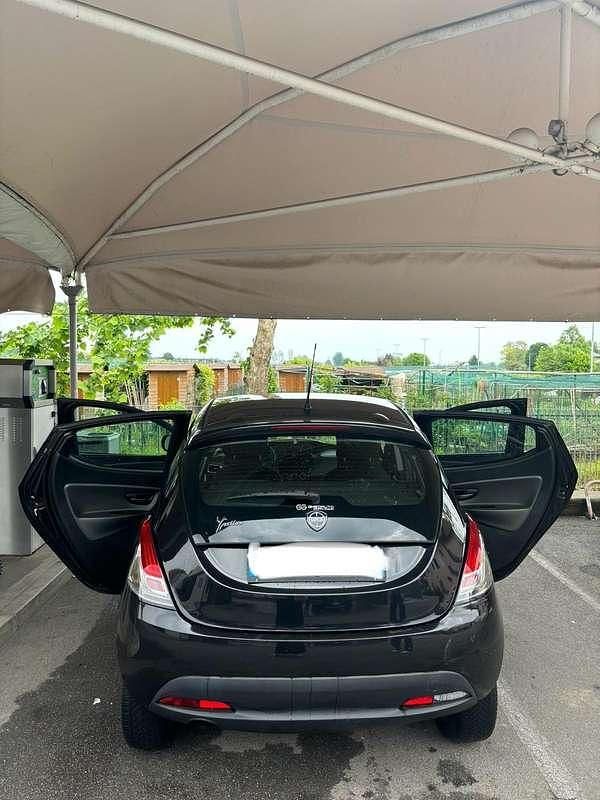 Usata Lancia Ypsilon Gold 69 CV (50 kW) 2013 Nero Utilitaria