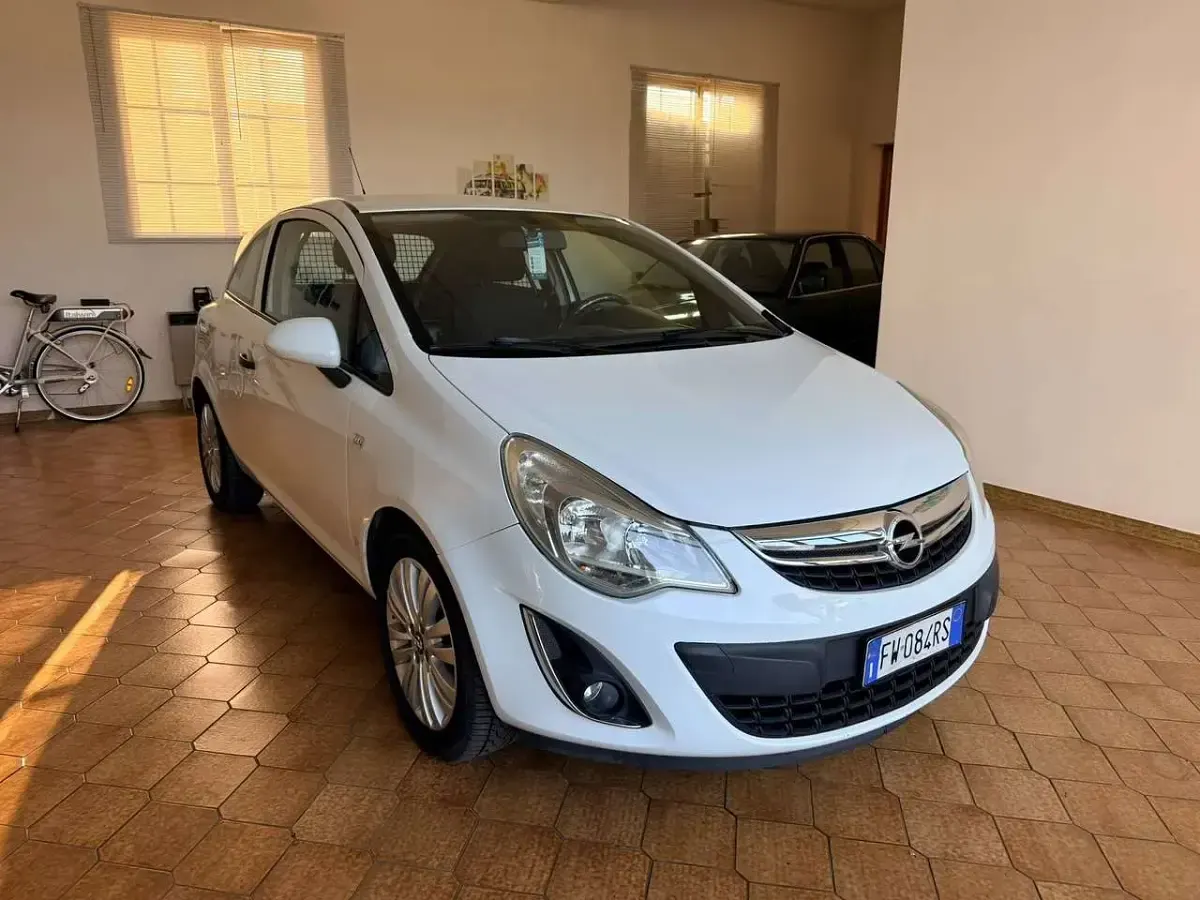Usata Opel Corsavan 75 CV (55 kW) 2012 Bianco Utilitaria