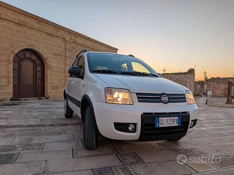Usata Fiat Panda 4x4 Climbing 69 CV (50 kW) 2009 Bianco Utilitaria