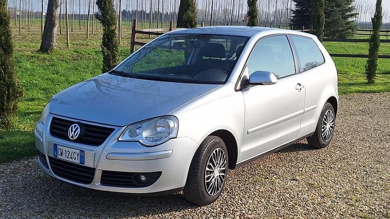 Usata VW Polo 64 CV (47 kW) 2005 Argento Utilitaria