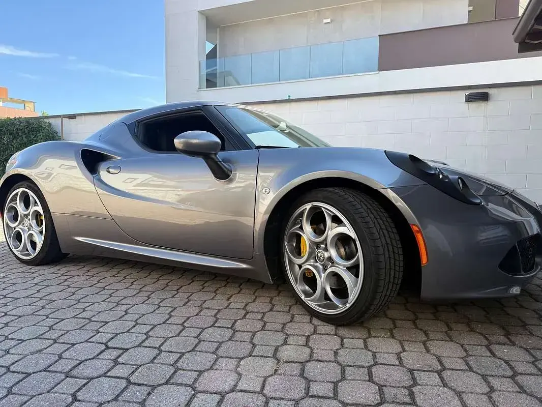 Usata Alfa Romeo 4C 241 CV (177 kW) 2016 Grigio Coupé