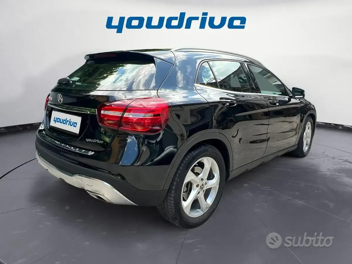 Usata Mercedes GLA180 Premium 122 CV (89 kW) 2019 Nero SUV
