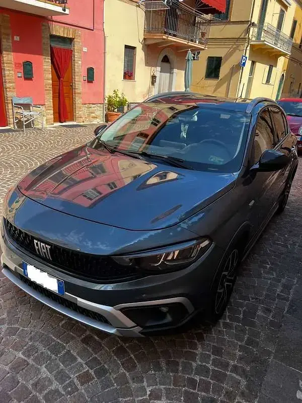 Usata Fiat Tipo Cross 131 CV (96 kW) 2021 Blu/azzurro Berlina