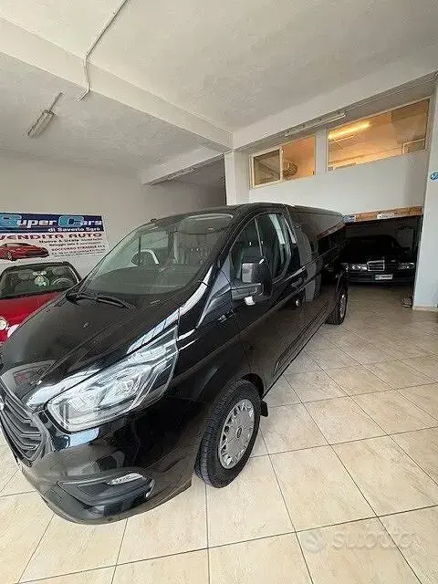Usata Ford Transit 130 CV (95 kW) 2024 Nero Monovolume