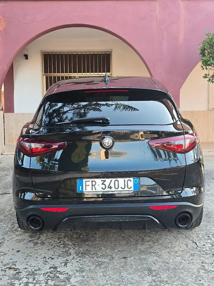 Usata Alfa Romeo Stelvio Business 179 CV (131 kW) 2018 Nero SUV