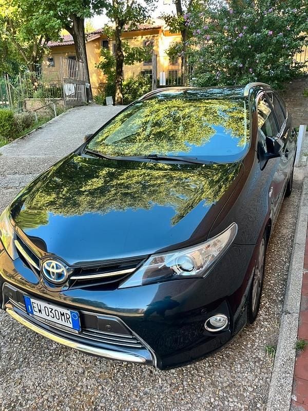 Usata Toyota Auris Touring Sports Lounge 99 CV (72 kW) 2014 Blu Station wagon