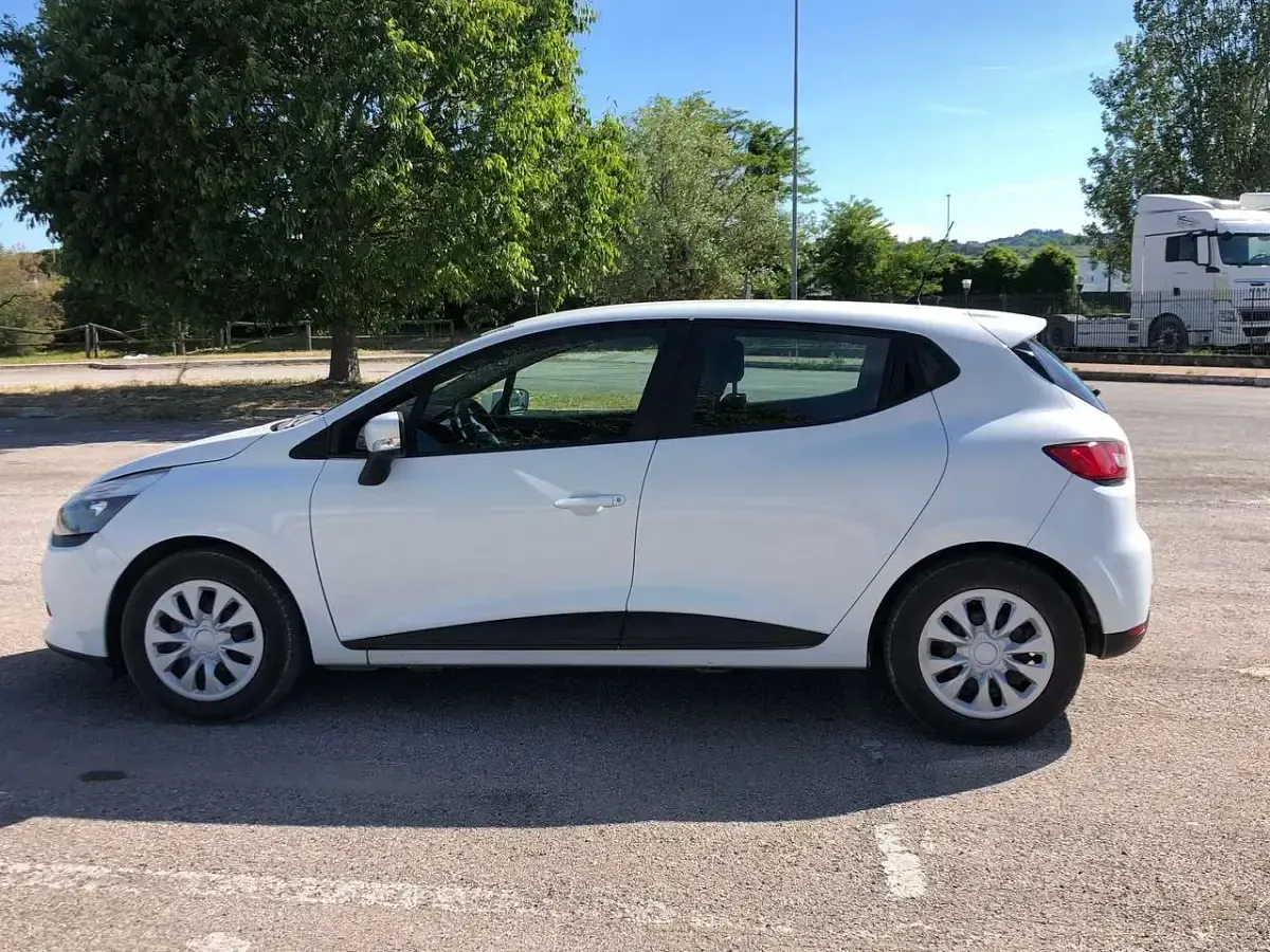 Usata Renault Clio IV 73 CV (53 kW) 2014 Bianco Berlina